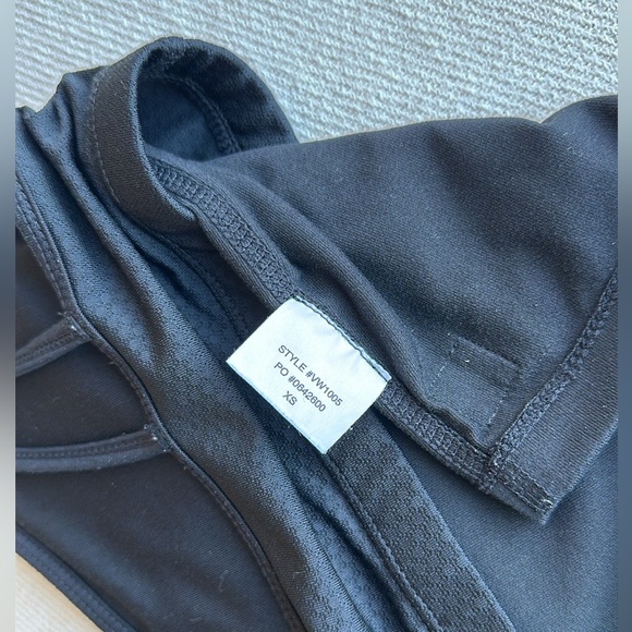 Vuori Halo Performance Crop Tank Top XS Black - Picture 8 of 8